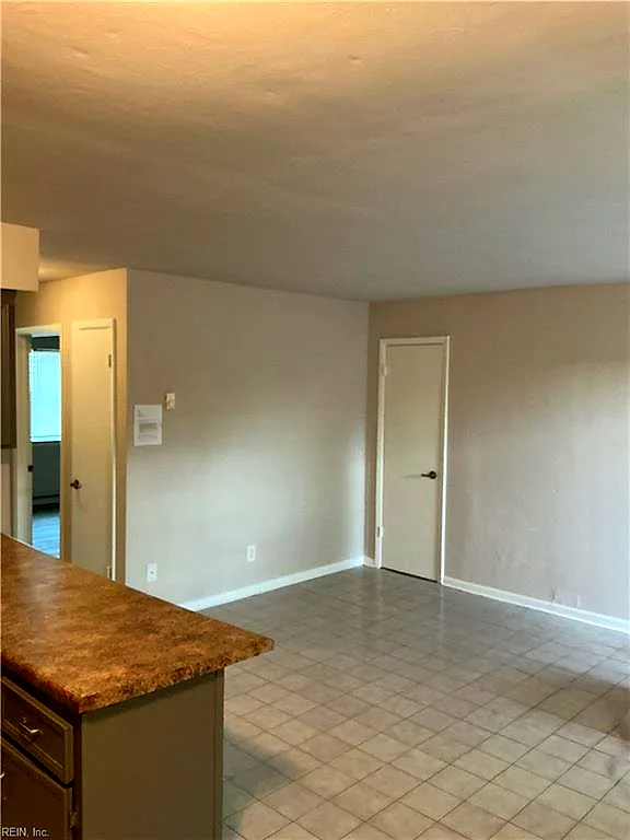 320 Ashlawn DR #1, NORFOLK VA 23505 - Photo 3
