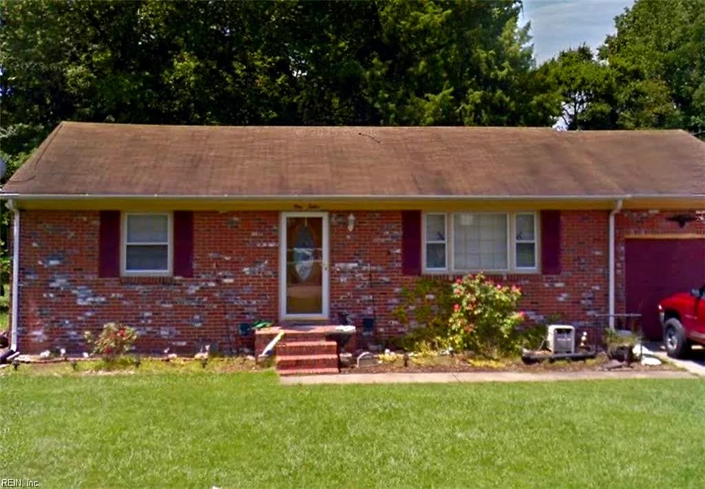 112 Clover DR, CHESAPEAKE VA 23322 - Photo 2