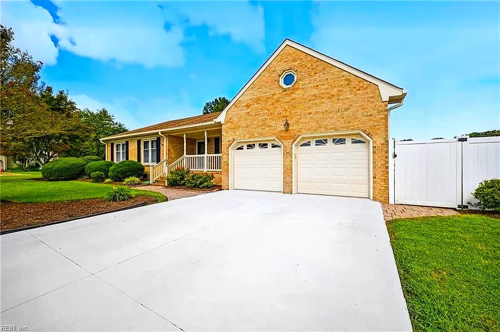 1300 Oregon XING, CHESAPEAKE VA 23322 - Photo 4