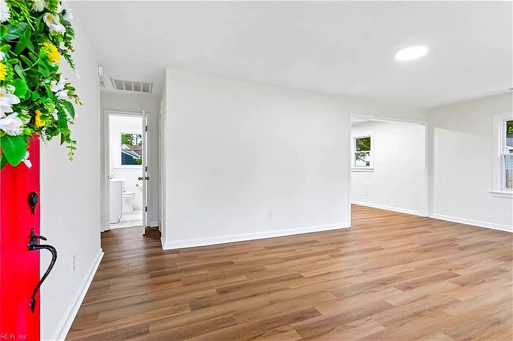 23 Laurel DR, HAMPTON VA 23669 - Photo 5