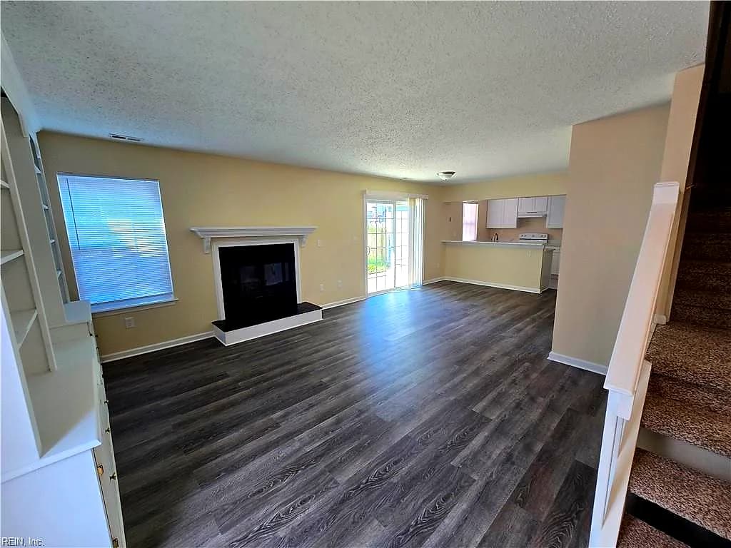 4638 Genoa CIR, VIRGINIA BEACH VA 23462 - Photo 3