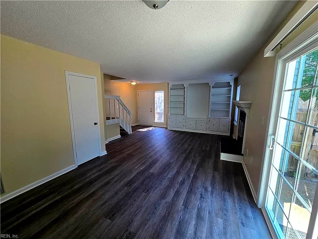 4638 Genoa CIR, VIRGINIA BEACH VA 23462 - Photo 4