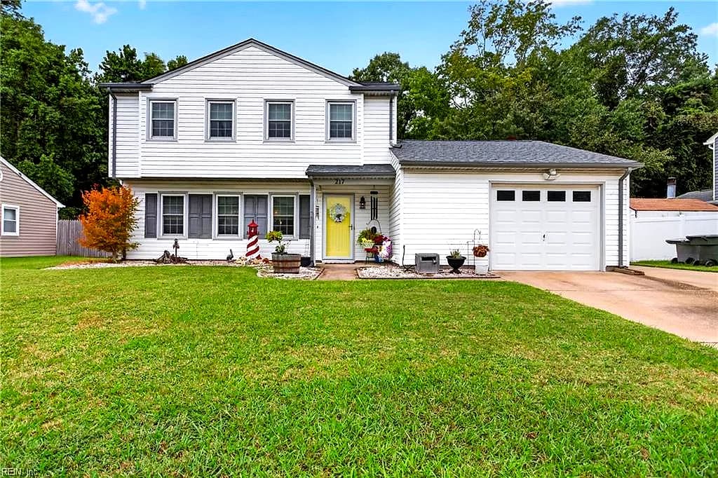 217 Eastlawn DR, HAMPTON VA 23664 - Photo 2