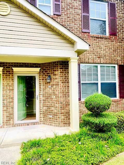 347 Holyoke LN, CHESAPEAKE VA 23320 - Photo 3