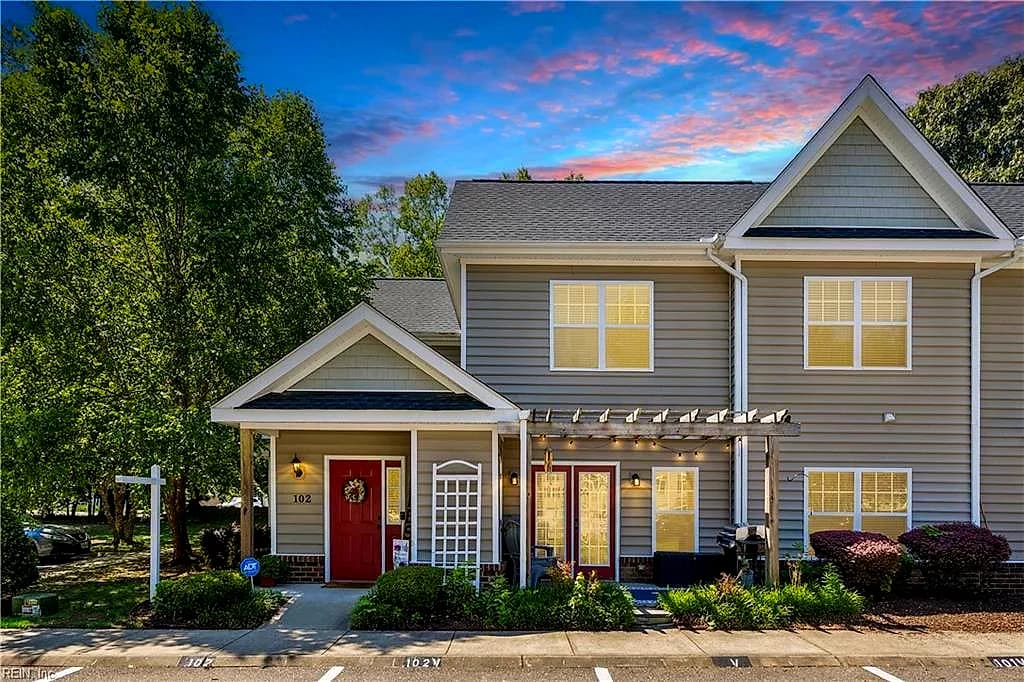 102 Lakeview CV, SMITHFIELD VA 23430 - Main photo