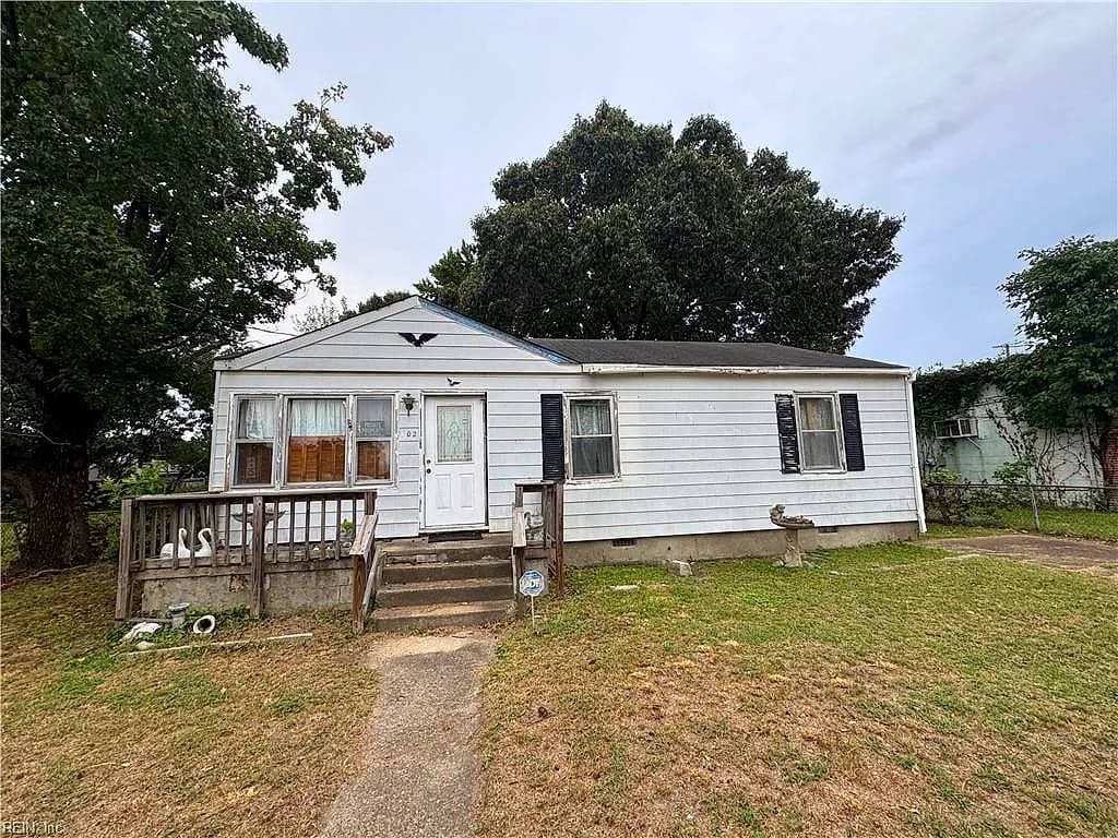 602 Randolph Rd RD, NEWPORT NEWS VA 23605 - Photo 2