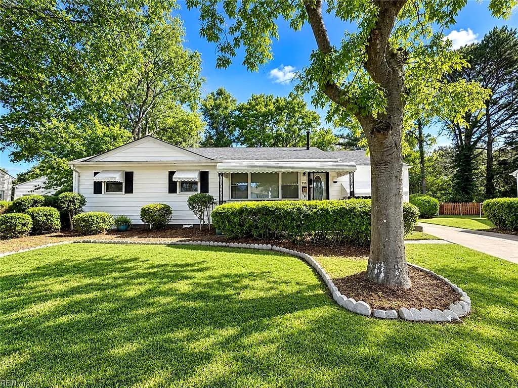 8238 Driftwood DR, NORFOLK VA 23518 - Photo 2