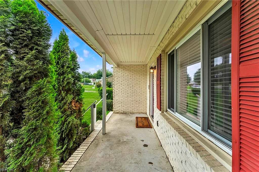 208 Locust St ST, SUFFOLK VA 23434 - Photo 4