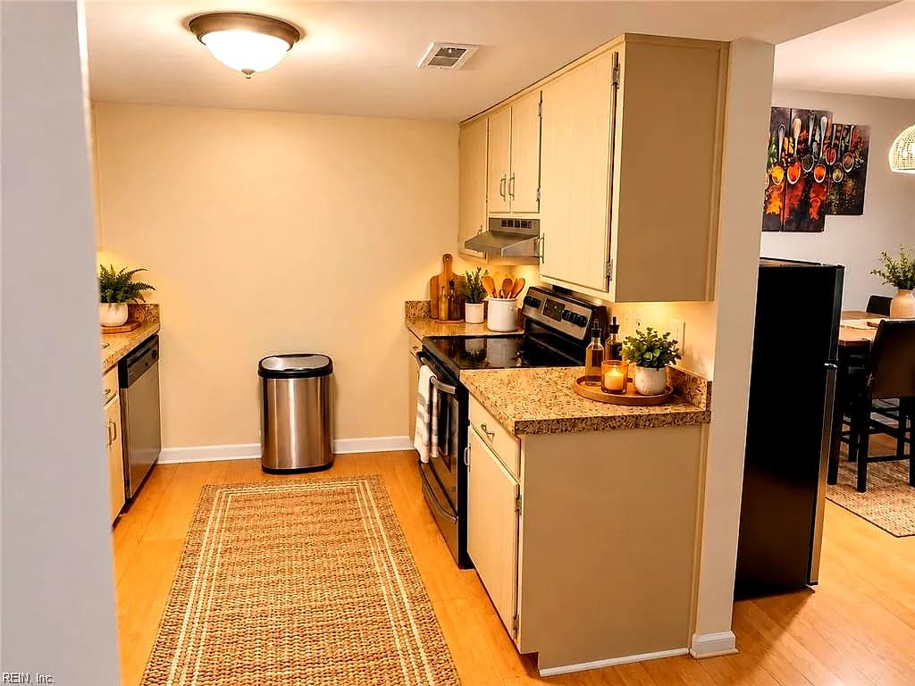 417 Hustings LN #D, NEWPORT NEWS VA 23608 - Photo 4
