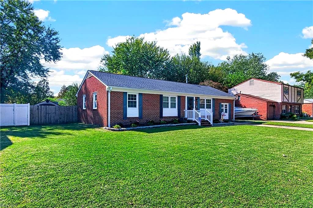 6 Holiday DR, HAMPTON VA 23669 - Photo 2