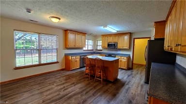 211 Tallyho DR, YORKTOWN VA 23693 thumb 6
