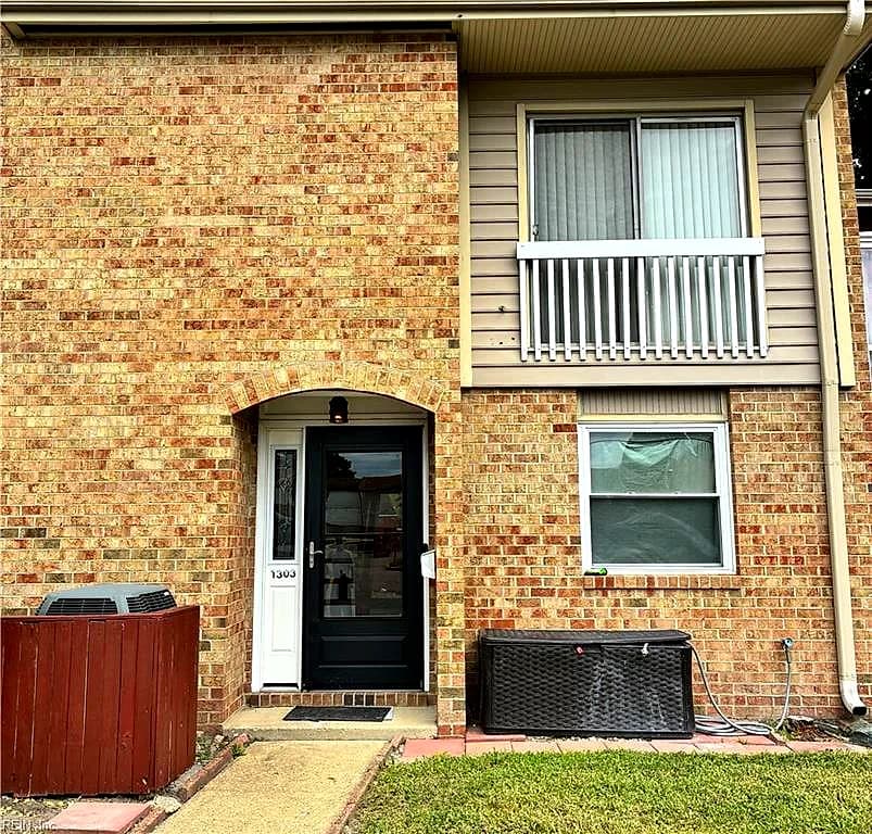 1303 Glyndon DR, VIRGINIA BEACH VA 23464 - Main photo