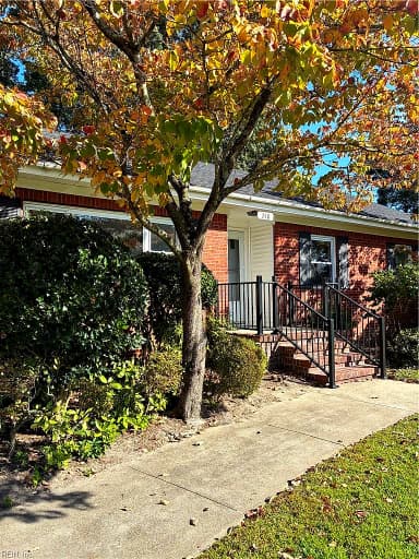 240 E McGinnis CIR, NORFOLK VA 23502 thumb 1