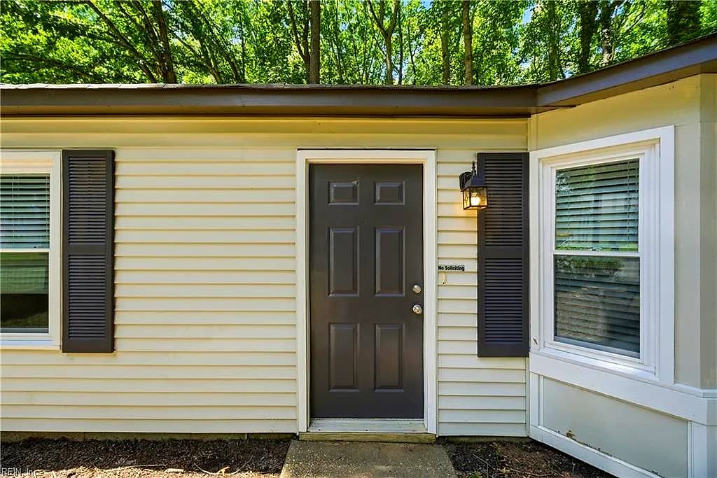 249 Batson DR, NEWPORT NEWS VA 23602 - Photo 4