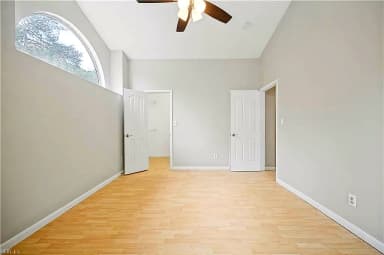 449 E Lake CIR, CHESAPEAKE VA 23322 thumb 8