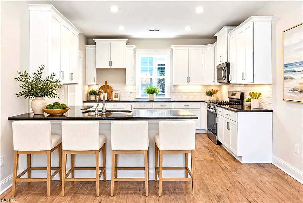 3123 E Ocean View AVE, NORFOLK VA 23518 - Photo 3