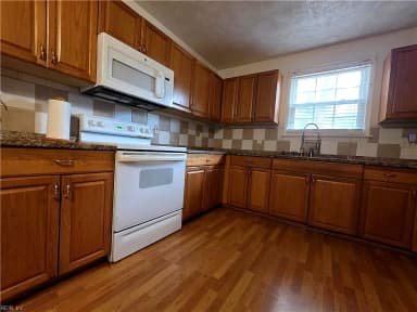 101 Giles LN, YORKTOWN VA 23690 thumb 6