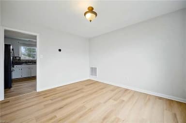 10 Harrogate LN, HAMPTON VA 23666 thumb 9