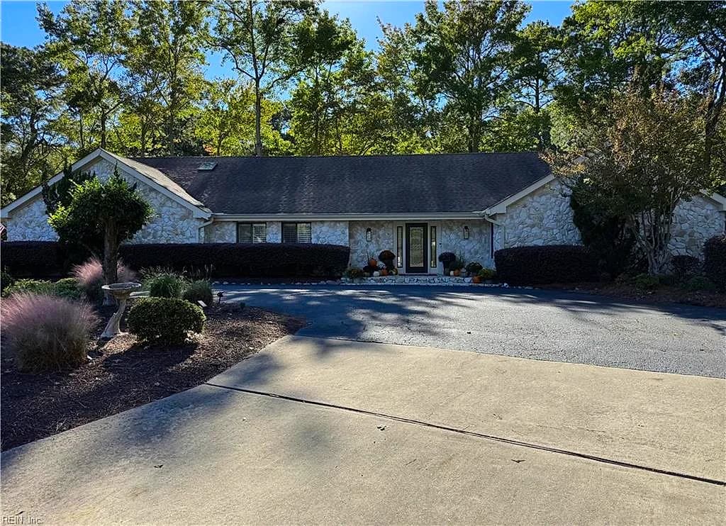 1000 Truitt CT, VIRGINIA BEACH VA 23454 - Main photo