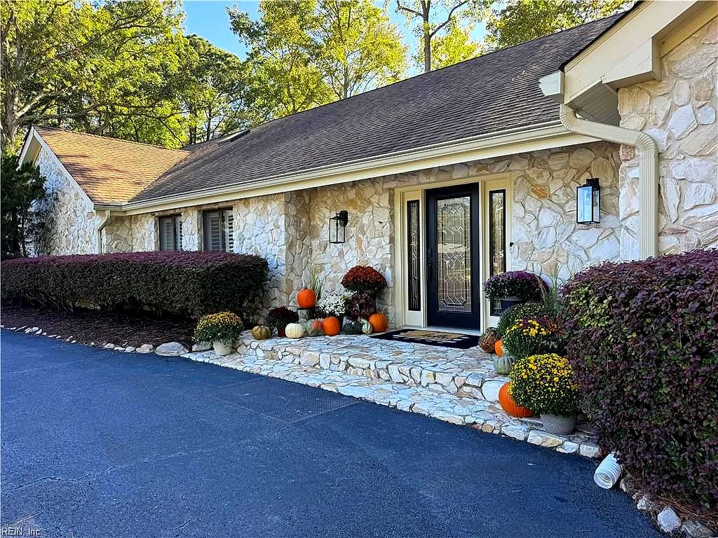 1000 Truitt CT, VIRGINIA BEACH VA 23454 - Photo 3