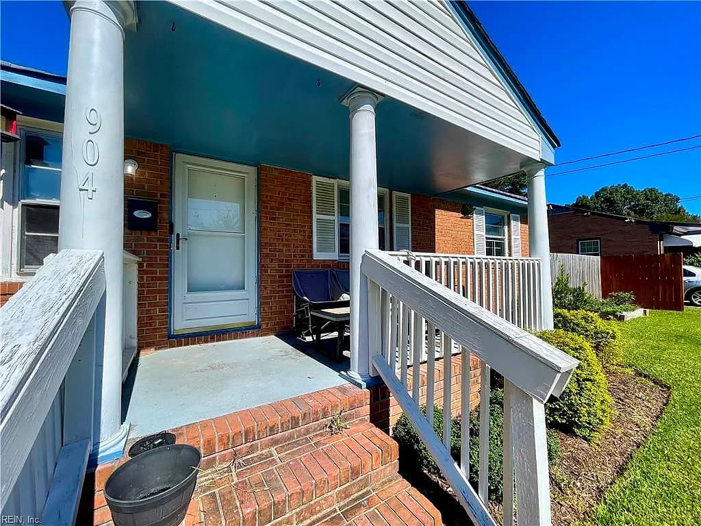 904 Robinson RD, PORTSMOUTH VA 23701 - Photo 3
