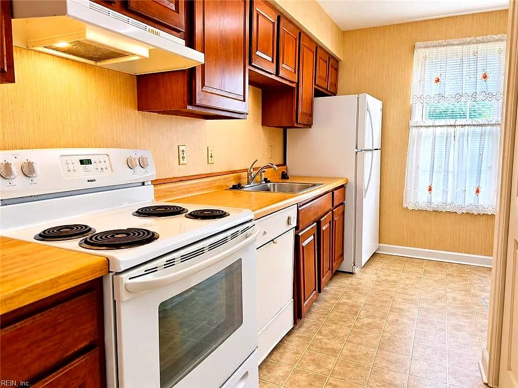 3212 CLOVER ROAD EAST RD, CHESAPEAKE VA 23321 - Photo 5