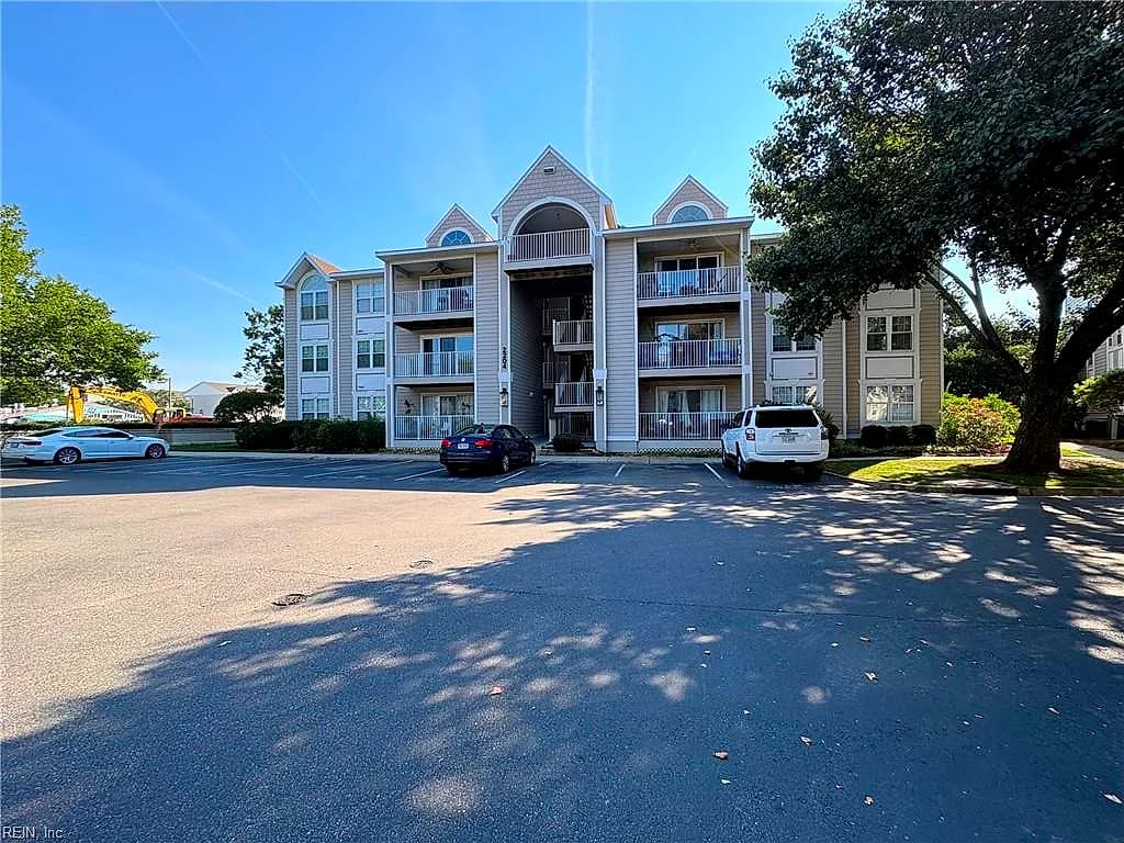 2204 Lesner CRES #200, VIRGINIA BEACH VA 23451 - Photo 4