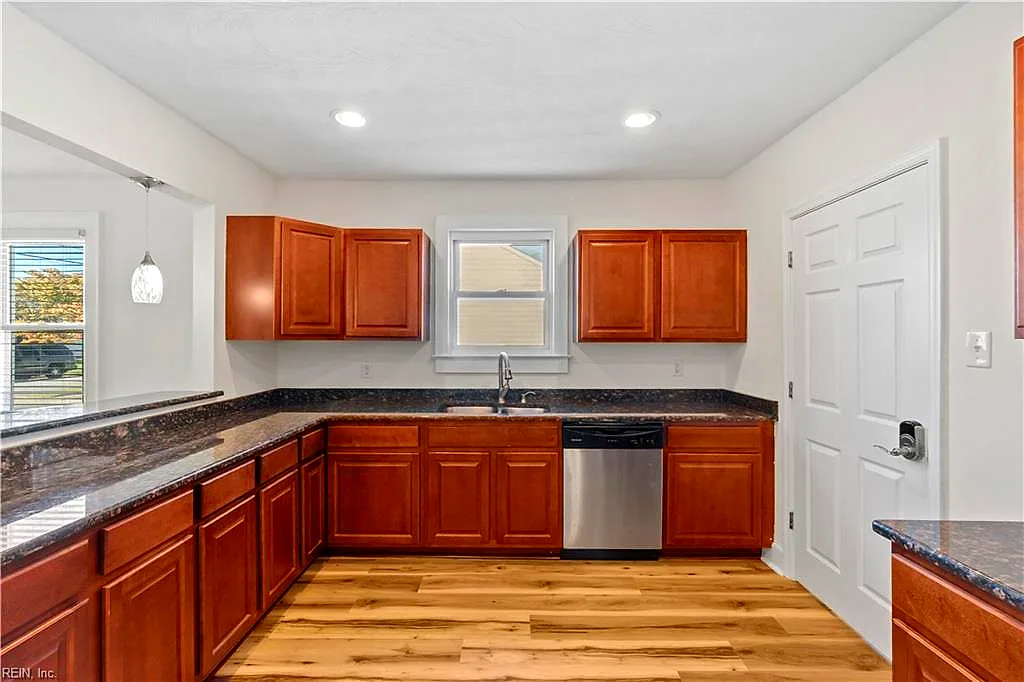309 Sandpiper DR, PORTSMOUTH VA 23704 - Photo 5