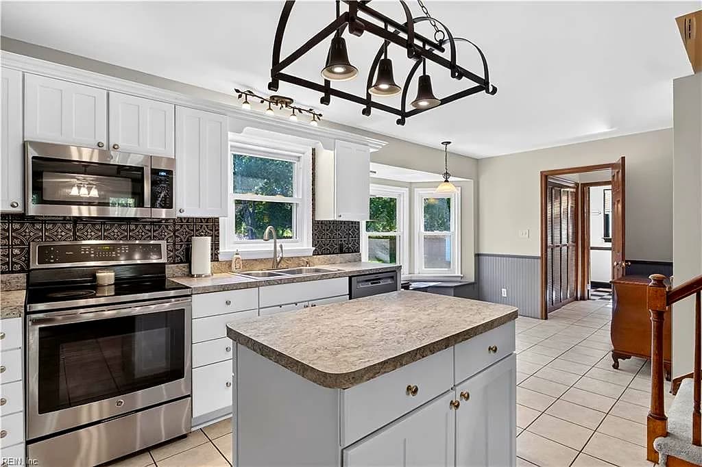 828 Woodrow CT, CHESAPEAKE VA 23322 - Photo 4