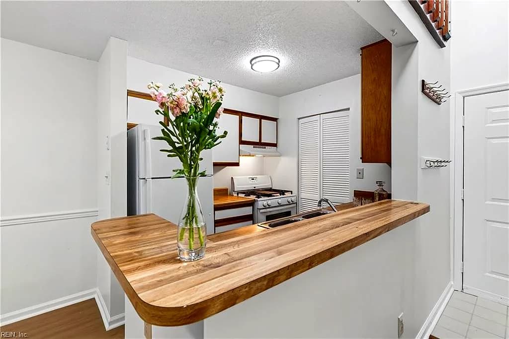 12869 Daybreak CIR, NEWPORT NEWS VA 23602 - Photo 5