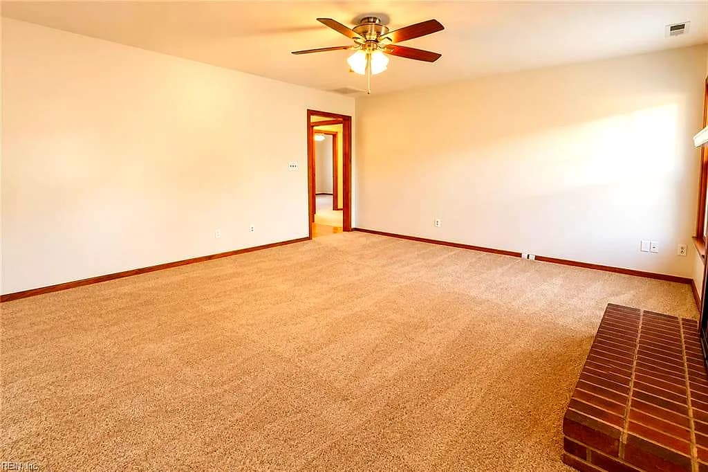 904 Barrington CT, CHESAPEAKE VA 23322 - Photo 4