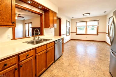 904 Barrington CT, CHESAPEAKE VA 23322 thumb 6