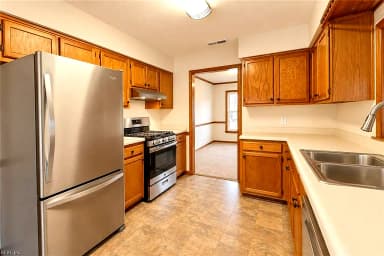 904 Barrington CT, CHESAPEAKE VA 23322 thumb 8