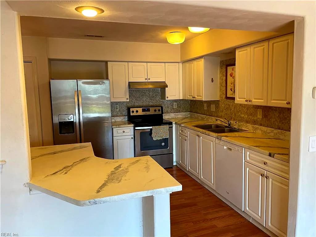 137 Post Oak RD, YORKTOWN VA 23693 - Photo 5