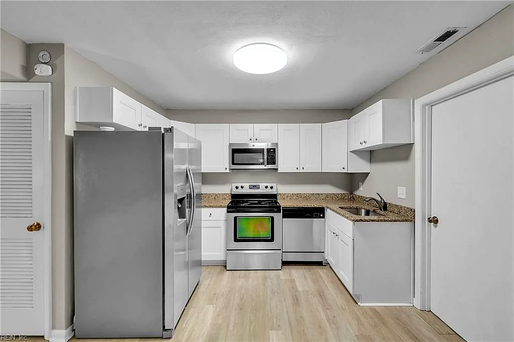 978 Level Green BLVD, VIRGINIA BEACH VA 23464 - Photo 5