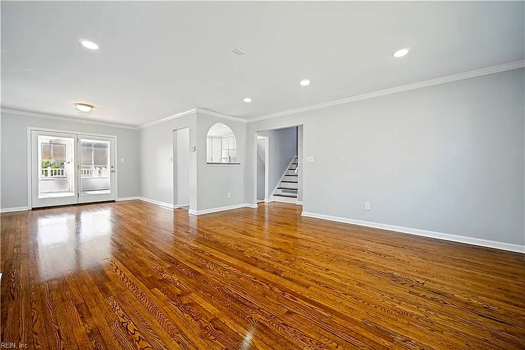 305 Shoreline DR, HAMPTON VA 23669 - Photo 4