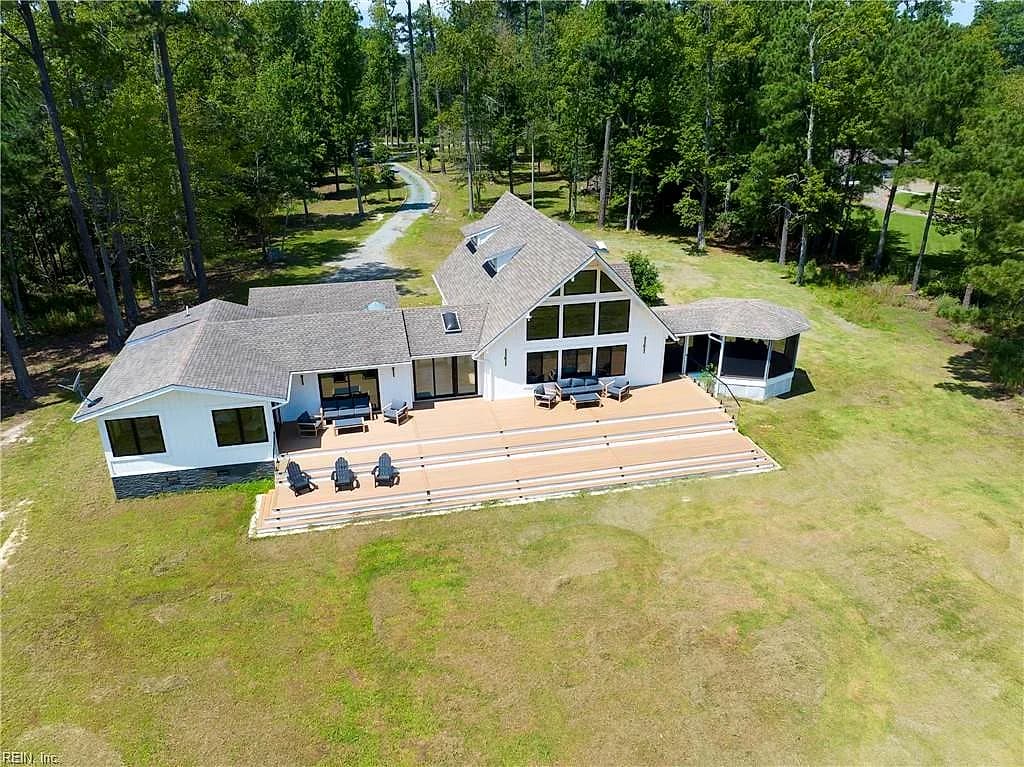 687 Clark Point DR, WHITE STONE VA 22578 - Photo 4