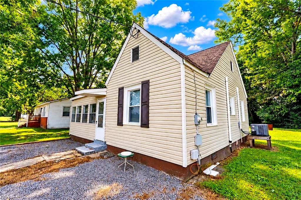 6118 Old Carrsville RD, CARRSVILLE VA 23315 - Photo 4