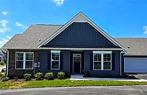 211 Oxford AVE, SMITHFIELD VA 23430 thumb 1