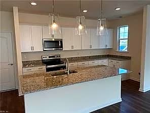 211 Oxford AVE, SMITHFIELD VA 23430 - Photo 3