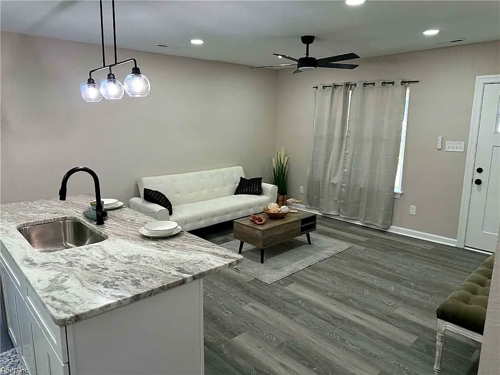 3323 Clark CIR, NORFOLK VA 23509 - Photo 4