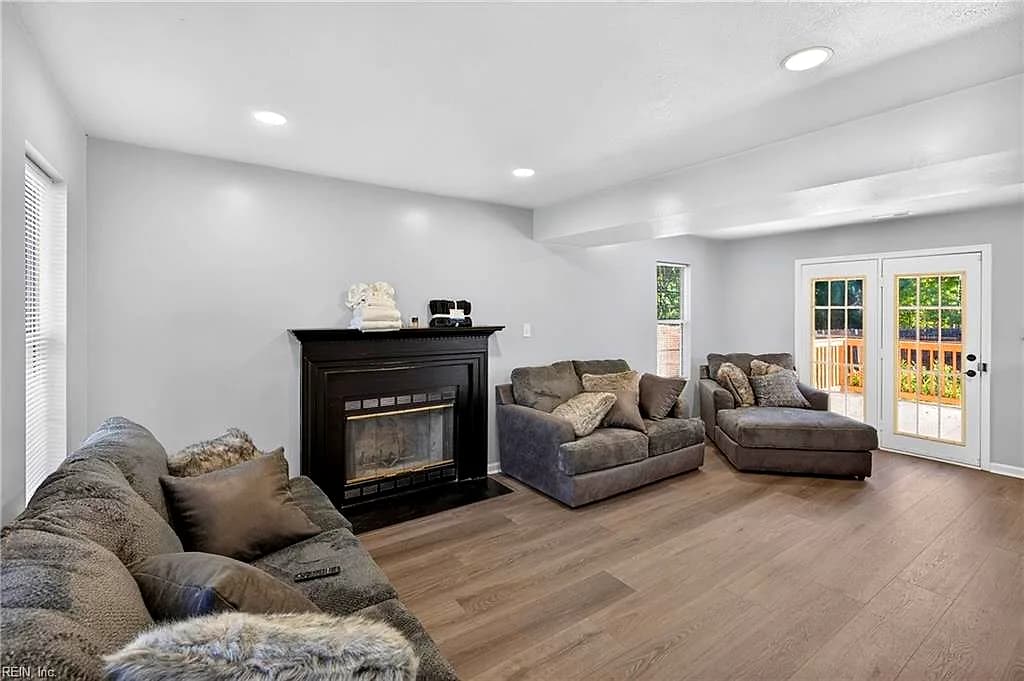 604 Cristal DR, NEWPORT NEWS VA 23608 - Photo 5