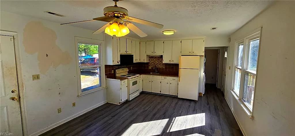 1201 Wolf Trap RD, YORKTOWN VA 23692 - Photo 3