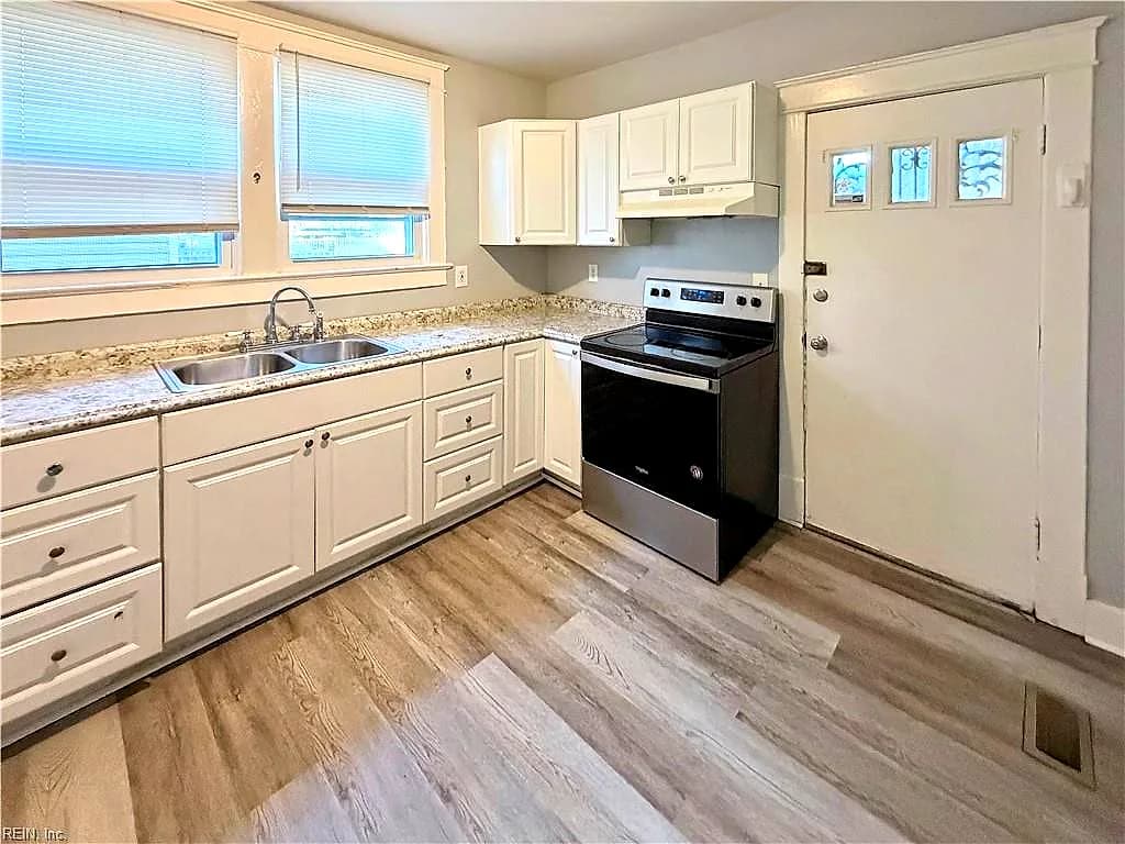 2619 Ruffin WAY, NORFOLK VA 23504 - Photo 5