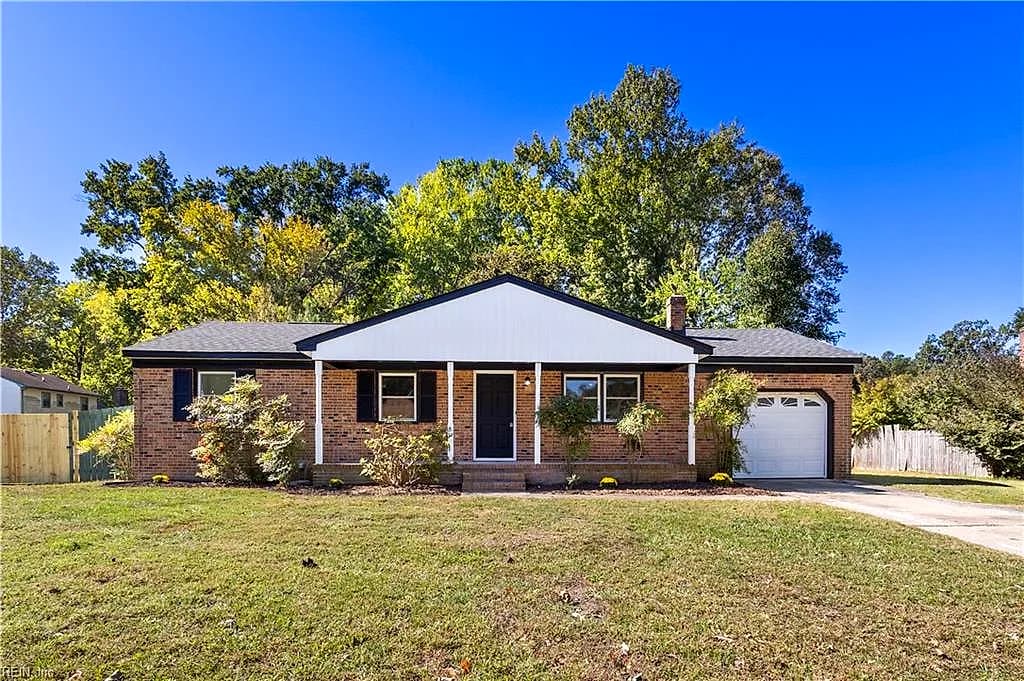 24 Lee AVE, POQUOSON VA 23662 - Main photo