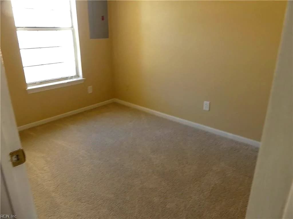 28 Lyford KY #B, HAMPTON VA 23666 - Photo 4