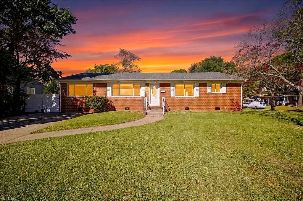 4756 Holladay RD, VIRGINIA BEACH VA 23455 - Main photo