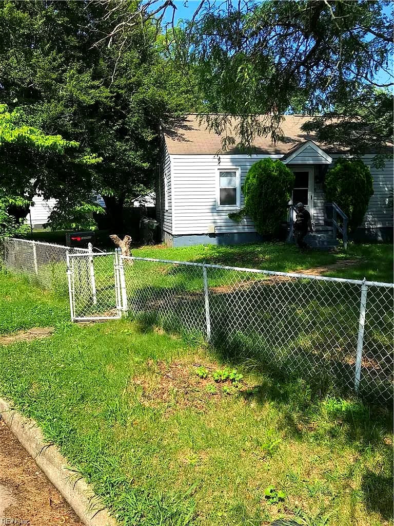 13 Cornell DR, HAMPTON VA 23669 - Main photo