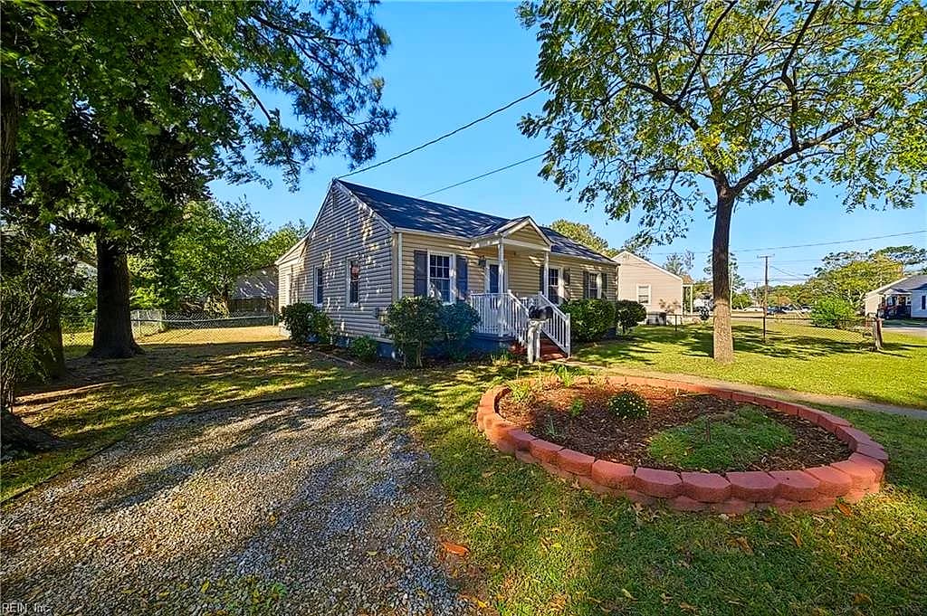 11 Cherry Acres DR, HAMPTON VA 23669 - Photo 3