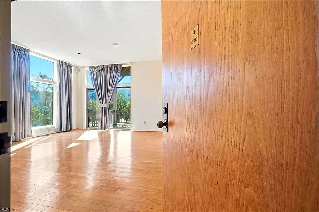 696 Mowbray ARCH #630, NORFOLK VA 23507 - Photo 2